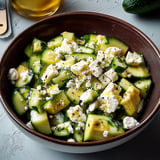 Rezept für Gurken-Avocado-Salat mit Feta