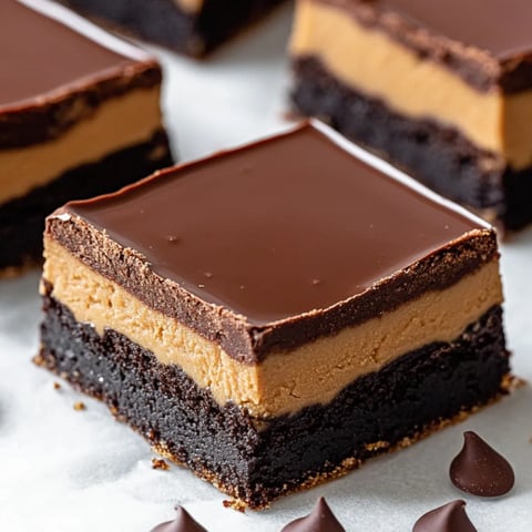 Ein Dessert mit Schokolade, Erdnussbutter und Karamell.