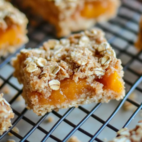 Nahaufnahme von einem leckeren Stück Gebäck.